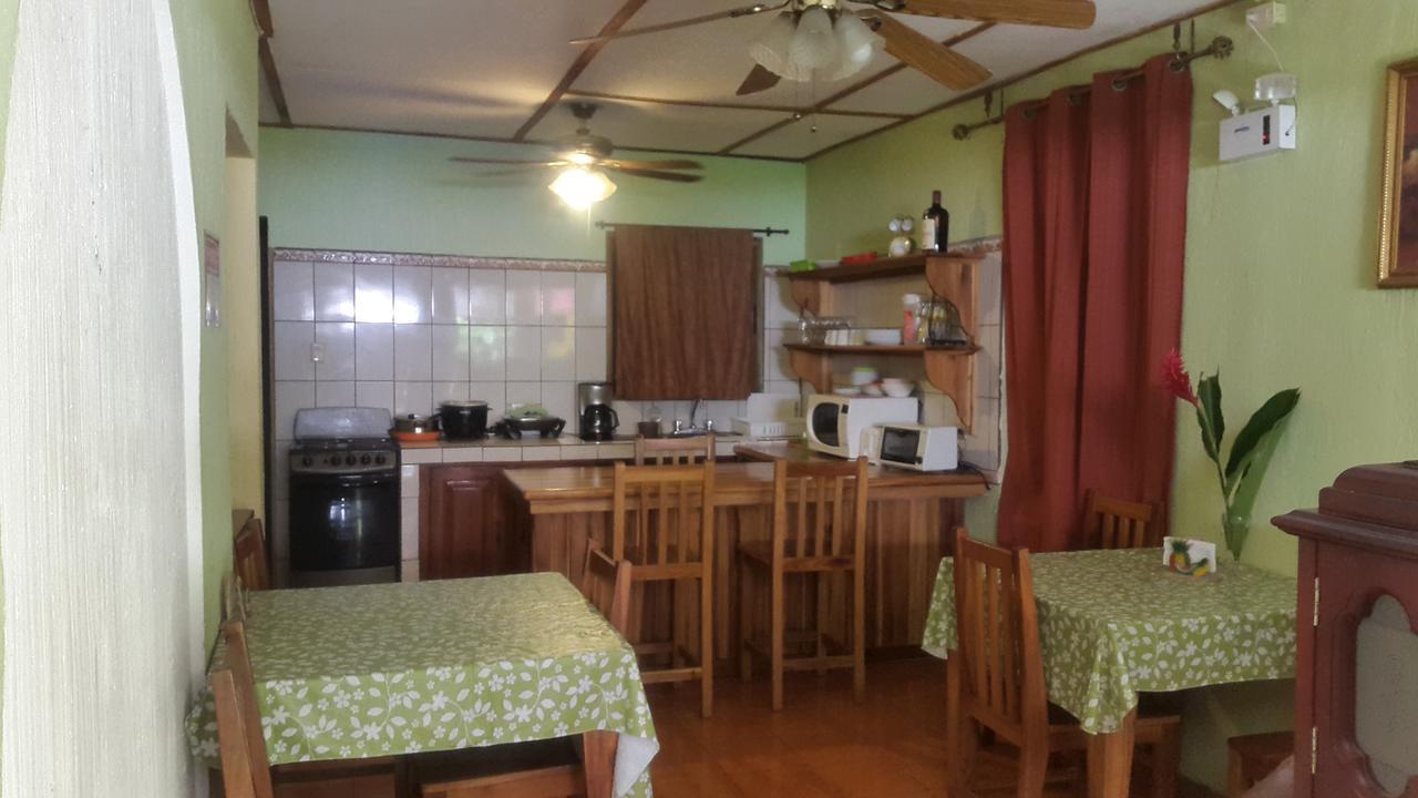 Hotel Villa Prats Manuel Antonio Bagian luar foto